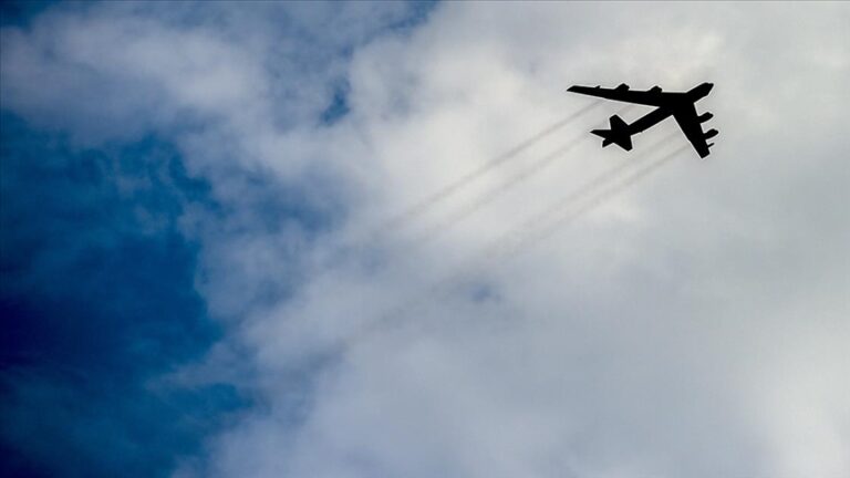 ABD’ye ait B-52 bombardıman uçakları İngiltere’deki RAF Fairford Üssü’ne ulaştı