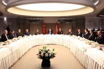 Bakan Güler, iftarda OYAK personeli ile bir araya geldi