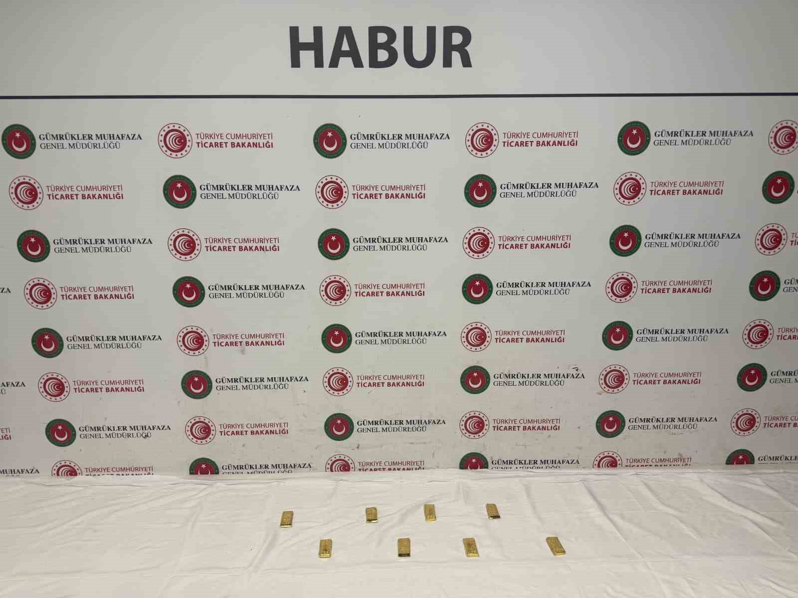 Habur’da tırda yapılan aramada, yaklaşık 14.6 milyon liralık altın ele geçirildi