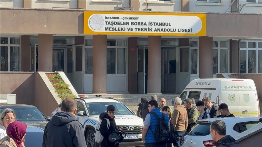 İstanbul’da bıçaklı saldırıda ölen öğretmene ilişkin soruşturmada iki müdür görevden uzaklaştır