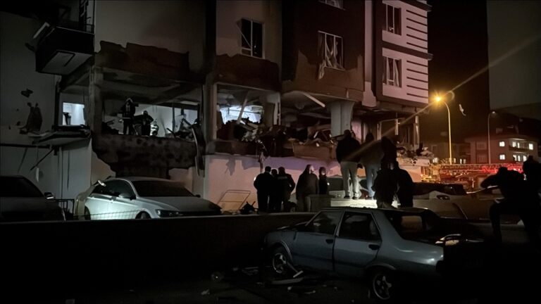 Niğde’de bir apartmandaki doğal gaz patlamasında 12 kişi yaralandı