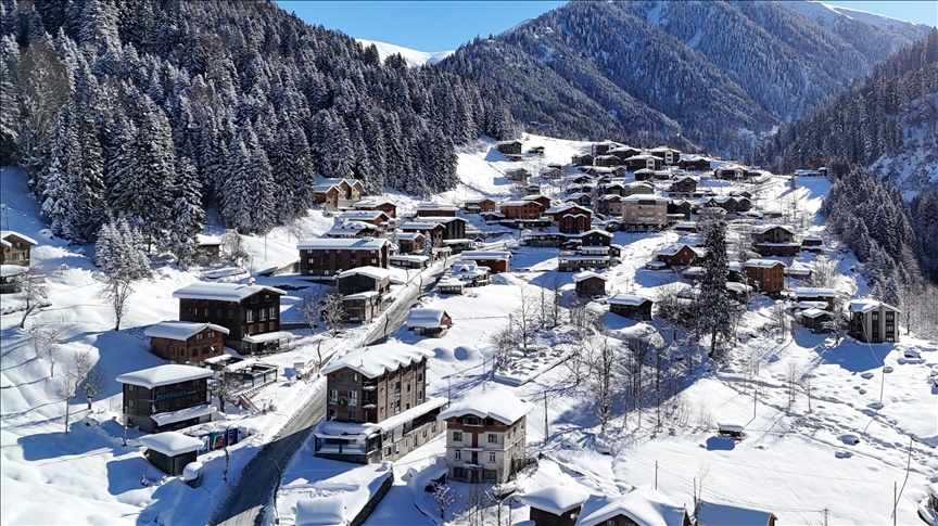 Rize’de karla kaplanan Ayder Yaylası dronla görüntülendi
