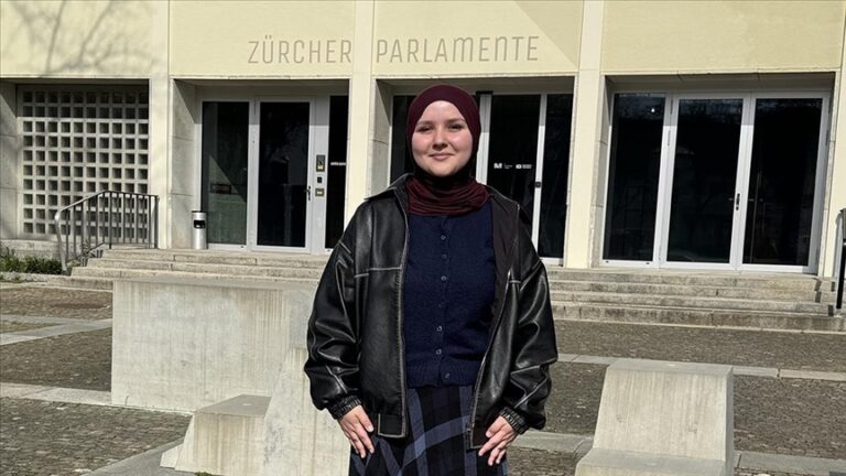 Zürih Belediye Meclisi’ne seçilen ilk başörtülü üye Çelik, AA’ya konuştu