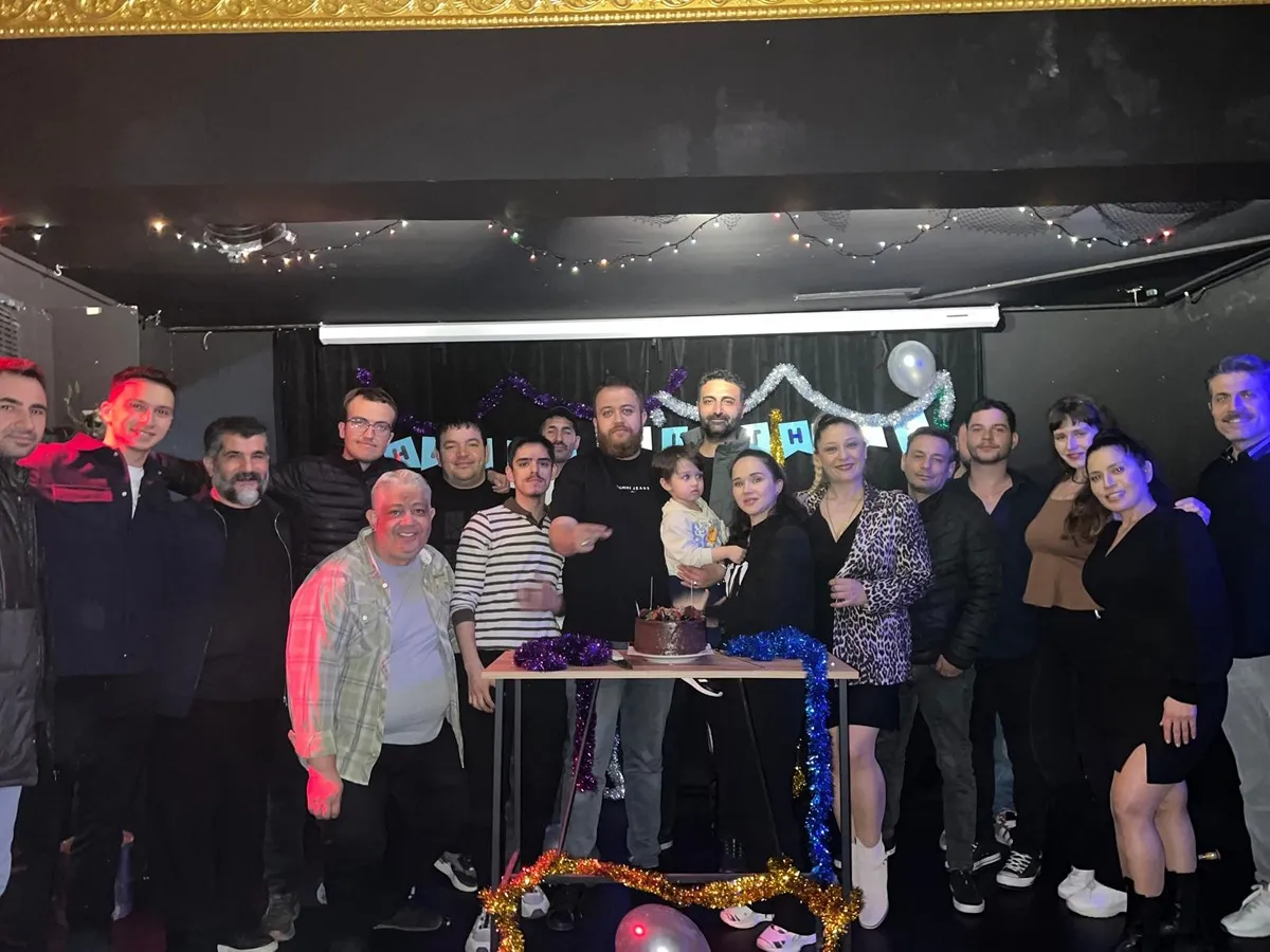 Mert Ozan Düz Yeni Yaşına Sahip Olduğu Tiyatro Sahnesinde Girdi